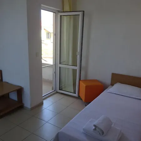 Hris Konukevi 2*
